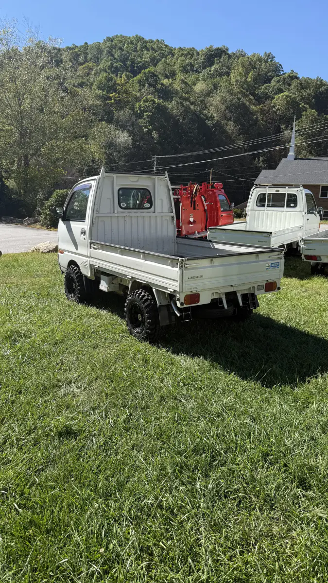 1998 Mitsubishi Minicab 4x4, a Kei Truck, for sale at Mars Mini Trucks in Mars Hill, NC (photo 4 of 13)