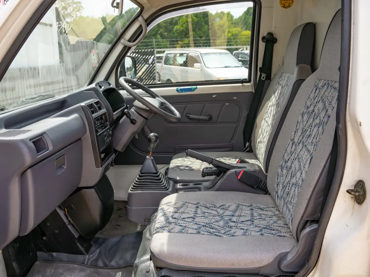 1998 Mitsubishi Minicab, a white Kei Truck, for sale at Japan Direct Motors in Irmo, SC (photo 10 of 15)