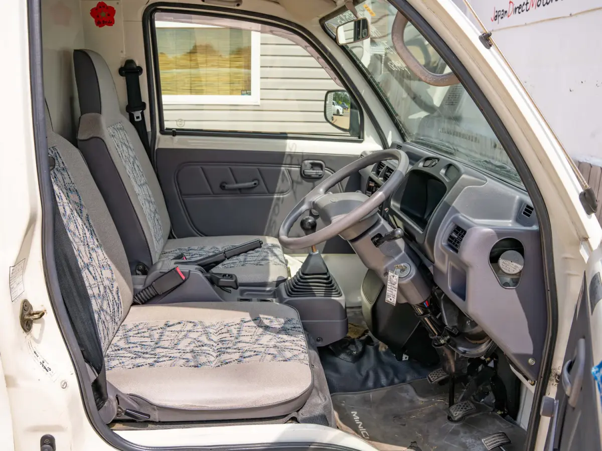 1998 Mitsubishi Minicab, a white Kei Truck, for sale at Japan Direct Motors in Irmo, SC (photo 11 of 15)
