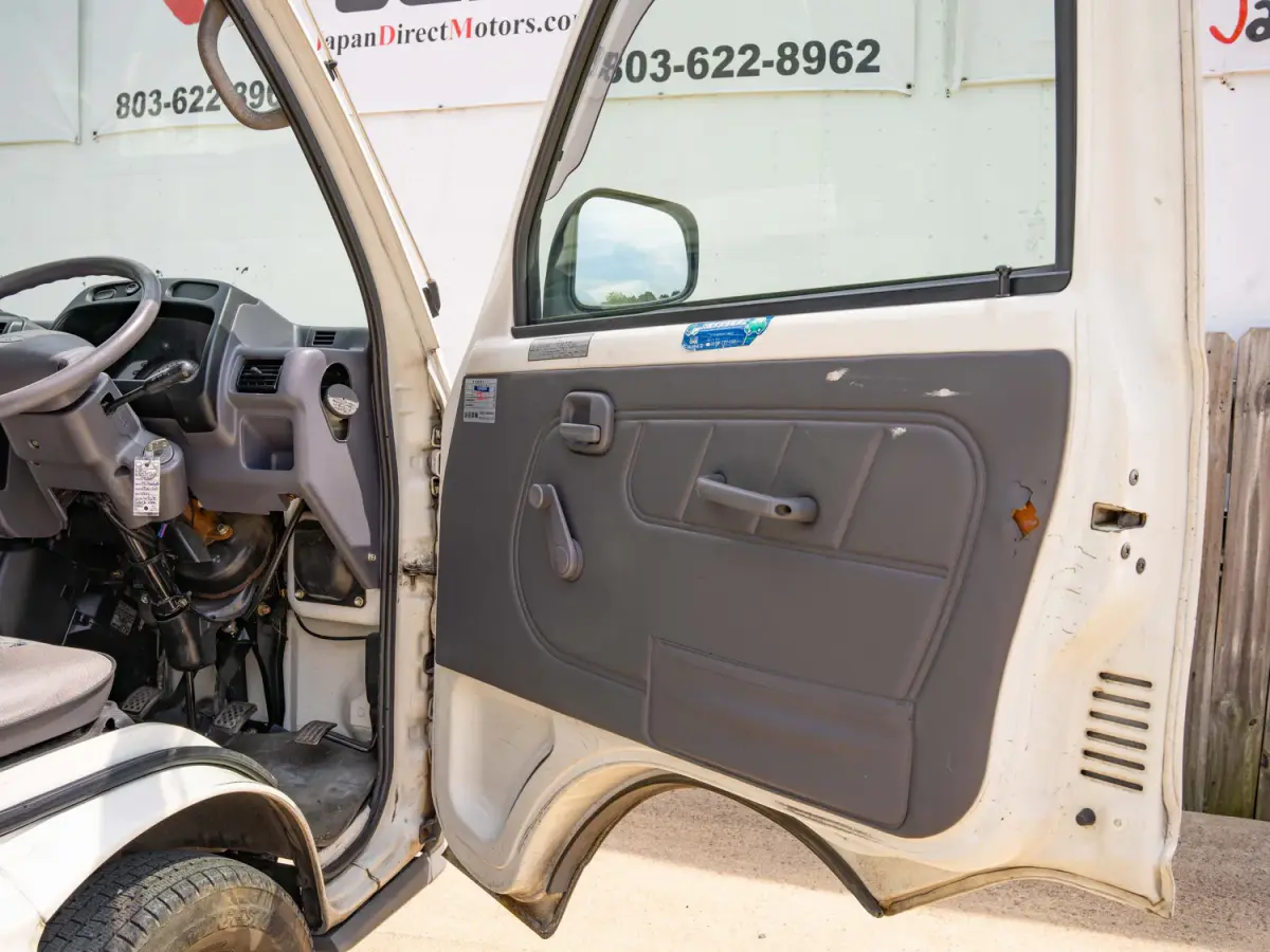 1998 Mitsubishi Minicab, a white Kei Truck, for sale at Japan Direct Motors in Irmo, SC (photo 12 of 15)