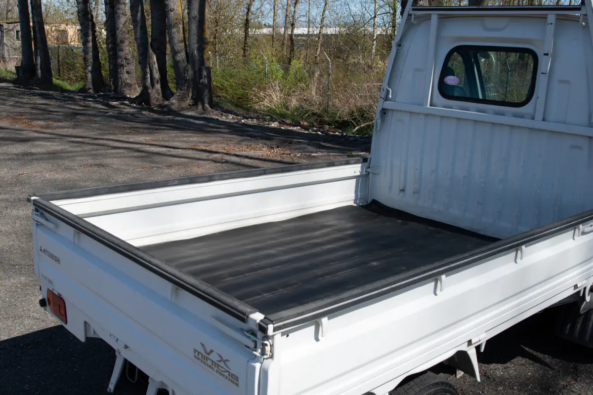1998 Mitsubishi Minicab V30 Special Edition, a Kei Truck, for sale at The Import Guys in Ferndale, WA (photo 13 of 14)