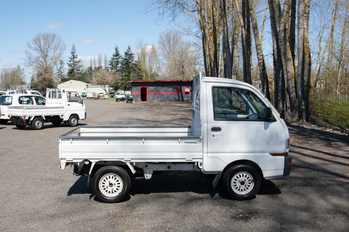 1998 Mitsubishi Minicab V30 Special Edition, a Kei Truck, for sale at The Import Guys in Ferndale, WA (photo 9 of 14)