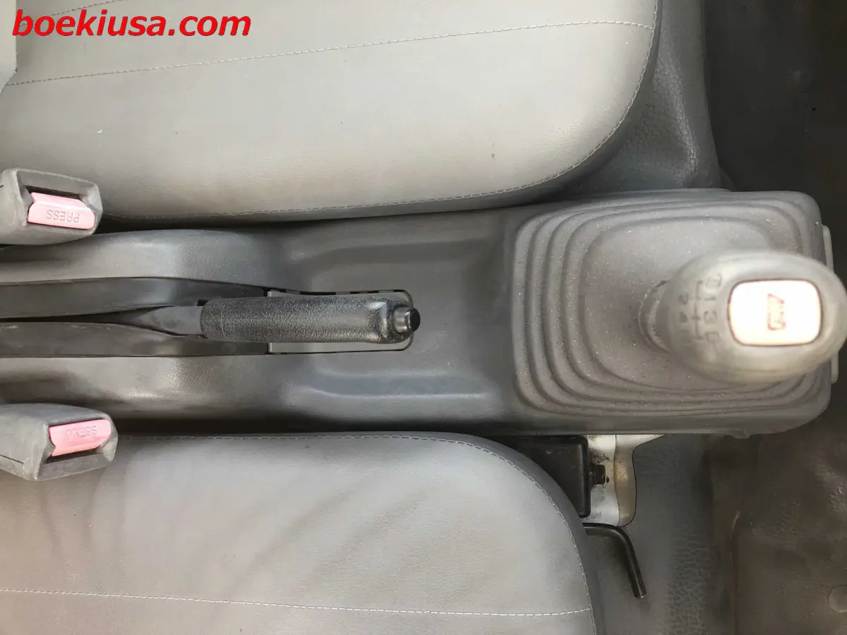 1998 Subaru Sambar 4x4, a white Kei Truck, for sale at Boeki USA in Paterson, NJ (photo 15 of 20)