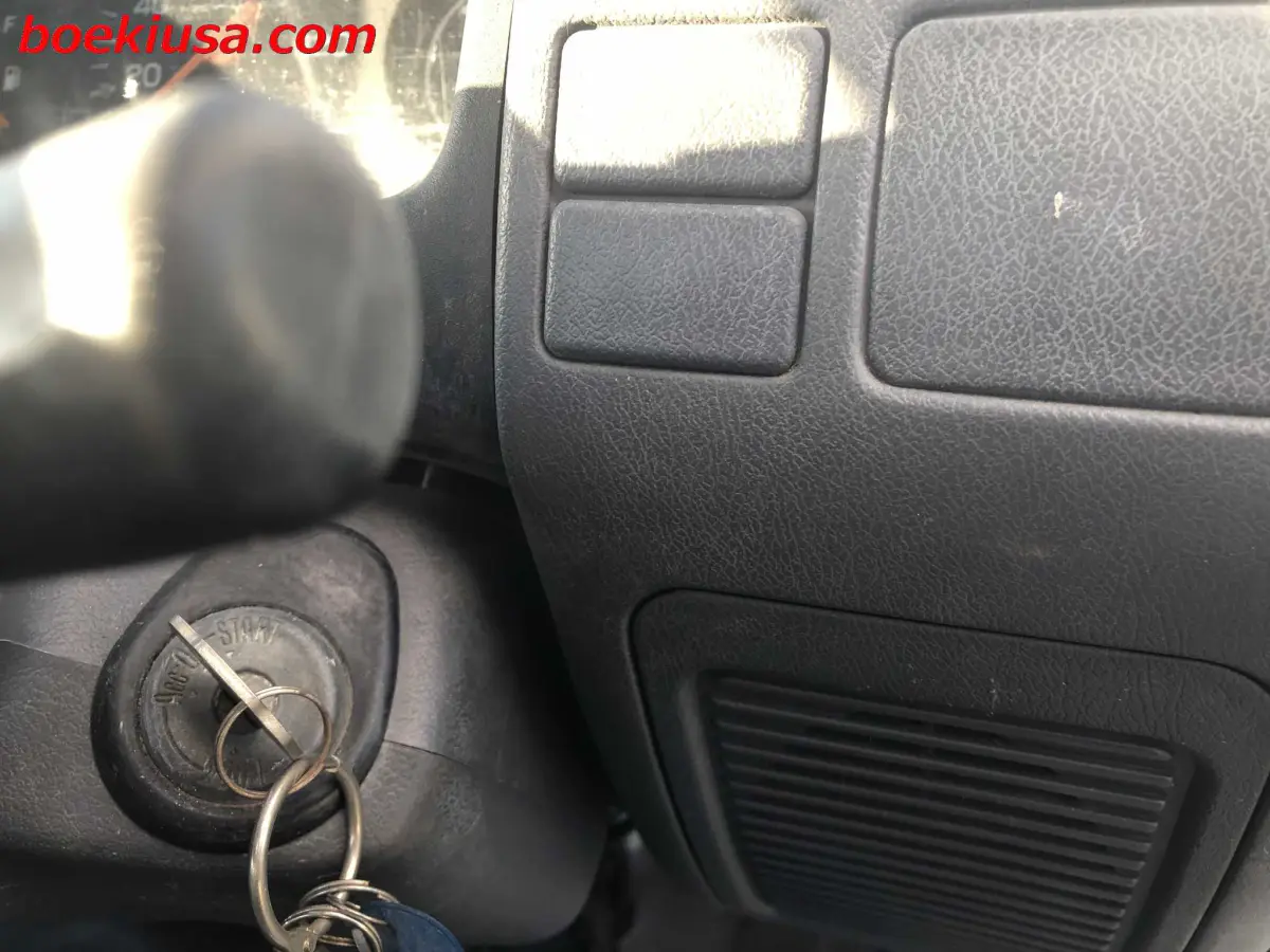 1998 Subaru Sambar 4x4, a white Kei Truck, for sale at Boeki USA in Paterson, NJ (photo 16 of 20)