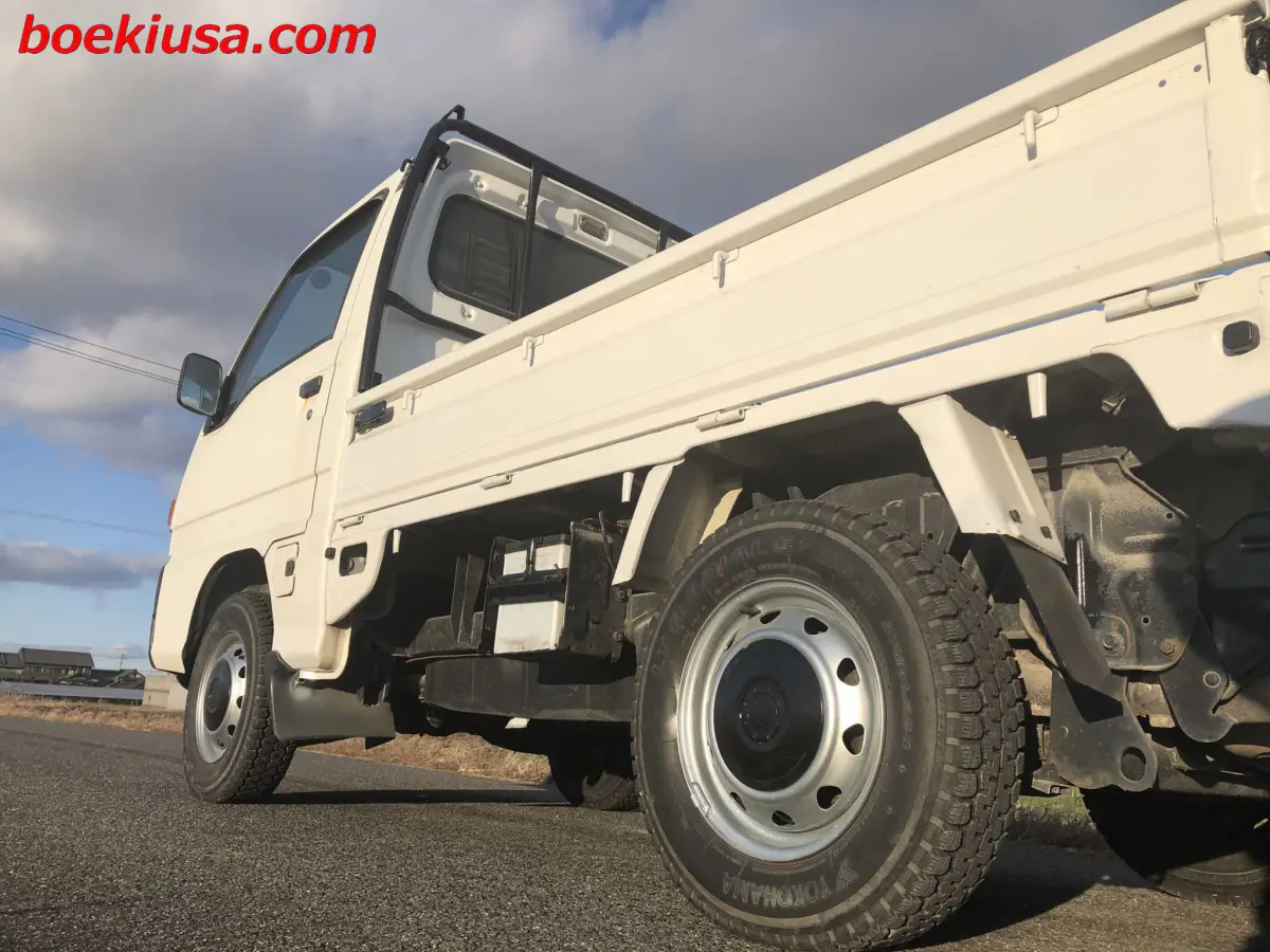 1998 Subaru Sambar 4x4, a white Kei Truck, for sale at Boeki USA in Paterson, NJ (photo 5 of 20)