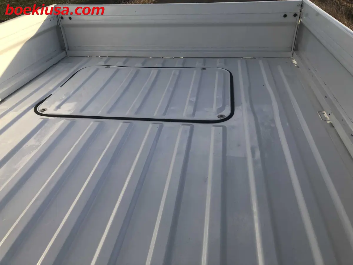 1998 Subaru Sambar 4x4, a white Kei Truck, for sale at Boeki USA in Paterson, NJ (photo 7 of 20)