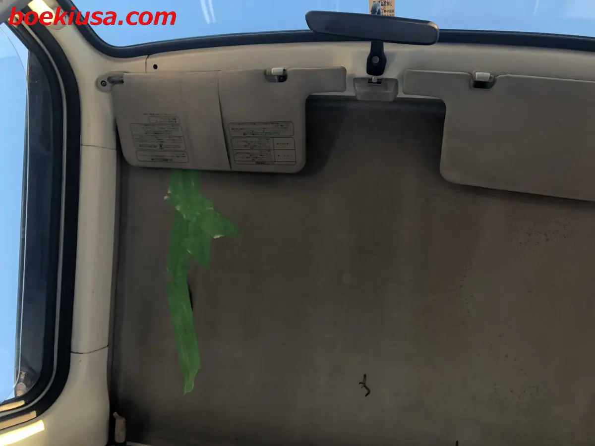 1998 Subaru Sambar 4x4, a white Kei Truck, for sale at Boeki USA in Paterson, NJ (photo 11 of 19)