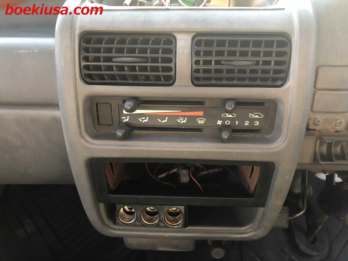 1998 Subaru Sambar 4x4, a white Kei Truck, for sale at Boeki USA in Paterson, NJ (photo 15 of 19)