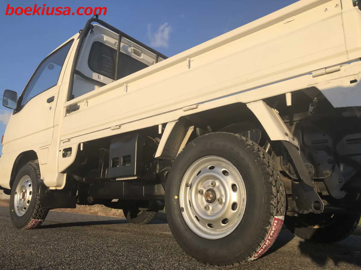 1998 Subaru Sambar 4x4, a white Kei Truck, for sale at Boeki USA in Paterson, NJ (photo 5 of 19)