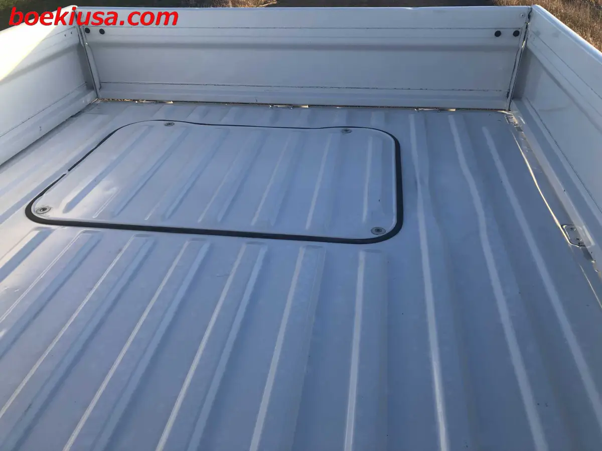 1998 Subaru Sambar 4x4, a white Kei Truck, for sale at Boeki USA in Paterson, NJ (photo 7 of 19)