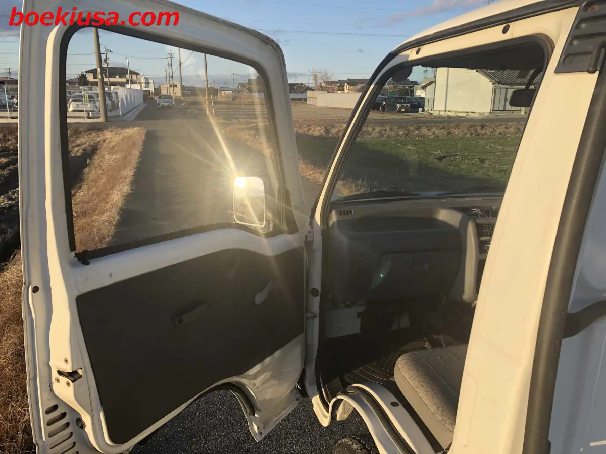 1998 Subaru Sambar 4x4, a white Kei Truck, for sale at Boeki USA in Paterson, NJ (photo 8 of 19)