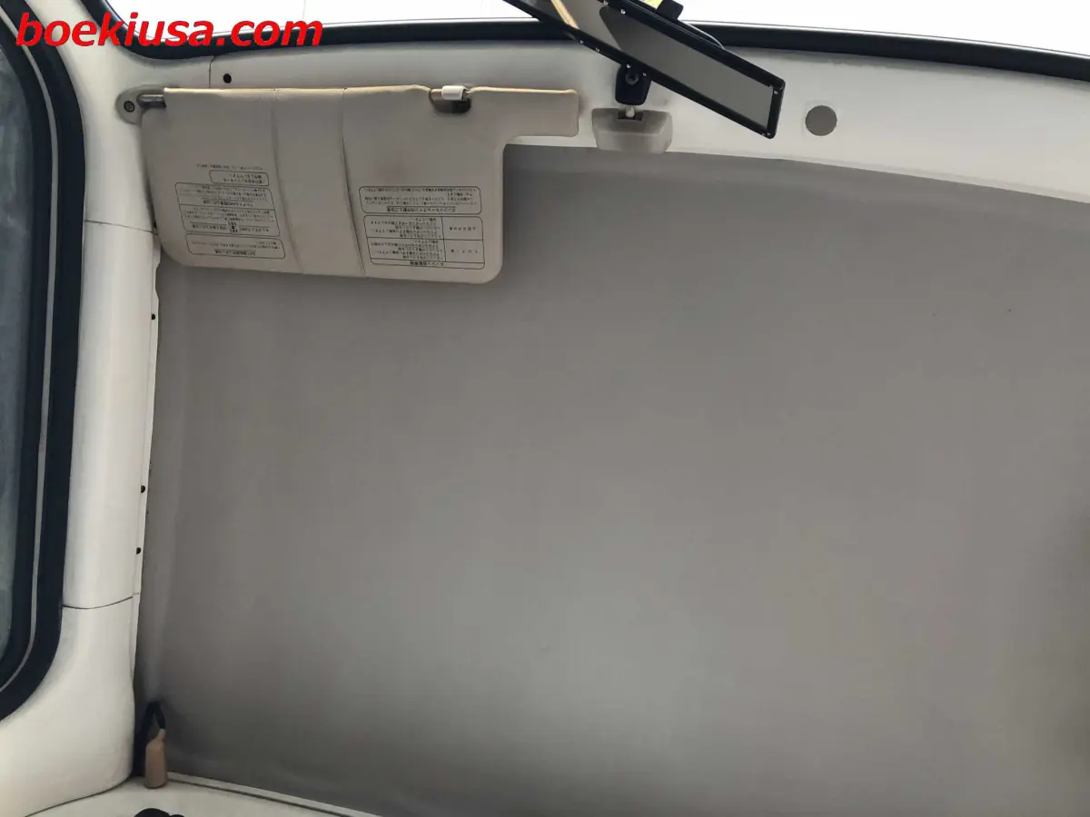 1998 Subaru Sambar 4x4, a white Kei Truck, for sale at Boeki USA in Paterson, NJ (photo 11 of 20)