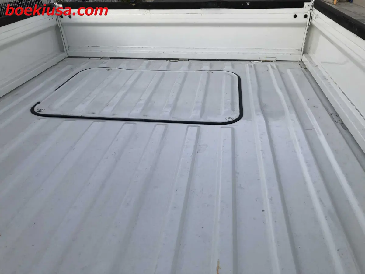 1998 Subaru Sambar 4x4, a white Kei Truck, for sale at Boeki USA in Paterson, NJ (photo 7 of 20)