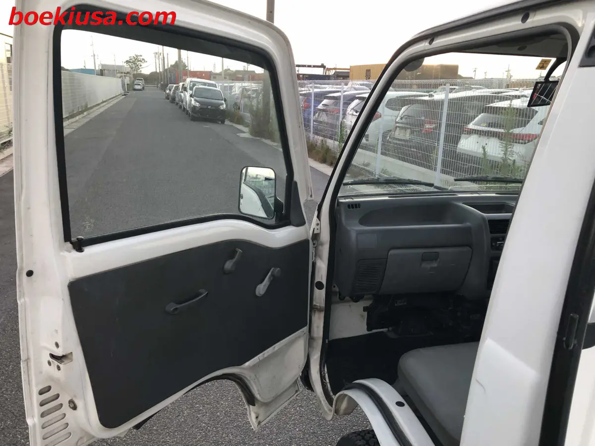 1998 Subaru Sambar 4x4, a white Kei Truck, for sale at Boeki USA in Paterson, NJ (photo 8 of 20)