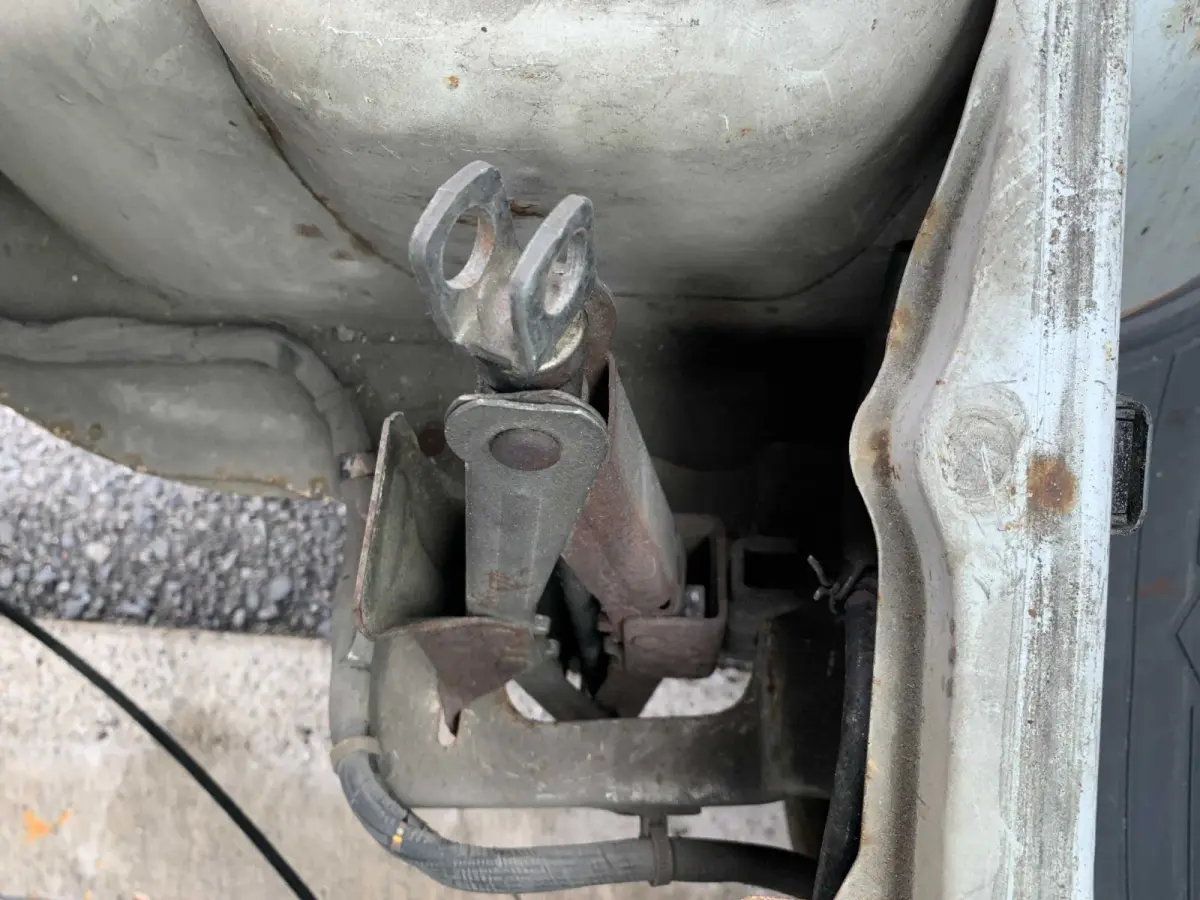 1998 Suzuki Carry, 2WD, a Kei Truck, for sale at Sunshine Imports in Austin, TX (photo 12 of 13)
