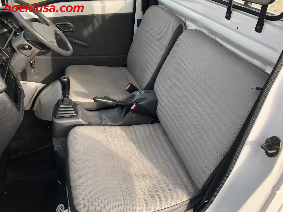 1998 Suzuki Carry 4x4, a white Kei Truck, for sale at Boeki USA in Paterson, NJ (photo 10 of 20)