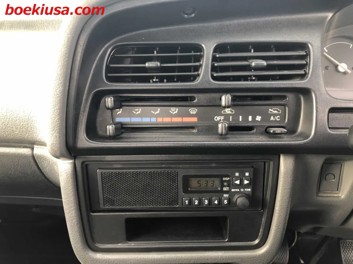 1998 Suzuki Carry 4x4, a white Kei Truck, for sale at Boeki USA in Paterson, NJ (photo 17 of 20)