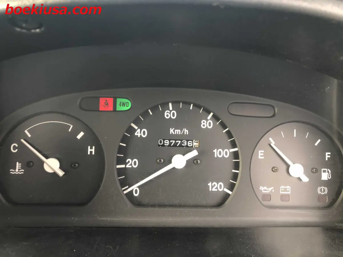 1998 Suzuki Carry 4x4, a white Kei Truck, for sale at Boeki USA in Paterson, NJ (photo 18 of 20)