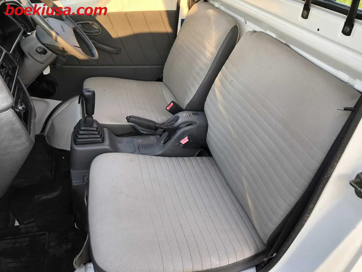 1998 Suzuki Carry 4x4, a white Kei Truck, for sale at Boeki USA in Paterson, NJ (photo 10 of 20)