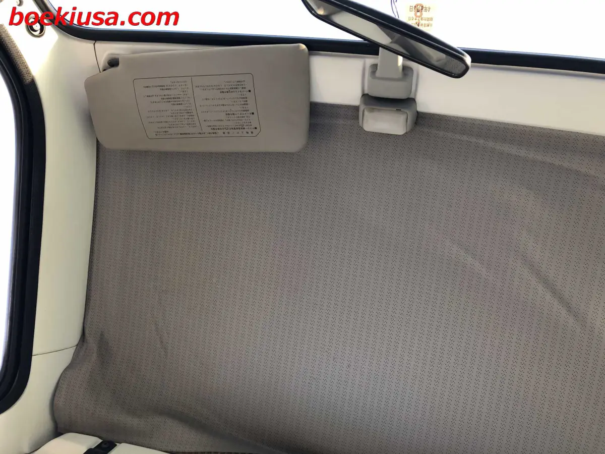 1998 Suzuki Carry 4x4, a white Kei Truck, for sale at Boeki USA in Paterson, NJ (photo 11 of 20)