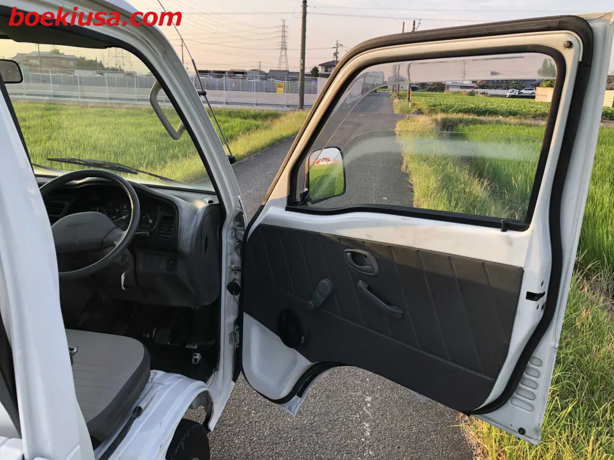 1998 Suzuki Carry 4x4, a white Kei Truck, for sale at Boeki USA in Paterson, NJ (photo 12 of 20)
