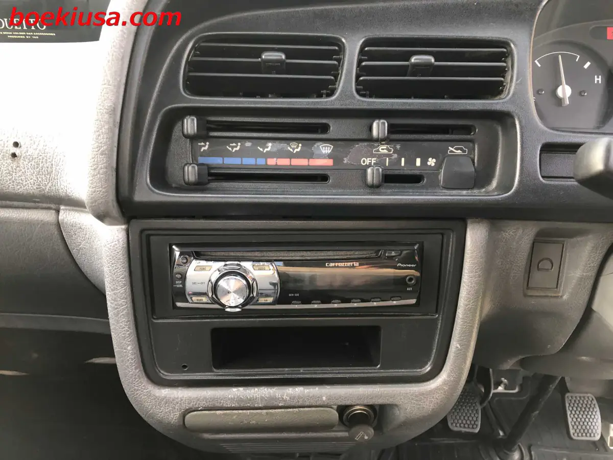 1998 Suzuki Carry 4x4, a white Kei Truck, for sale at Boeki USA in Paterson, NJ (photo 16 of 20)
