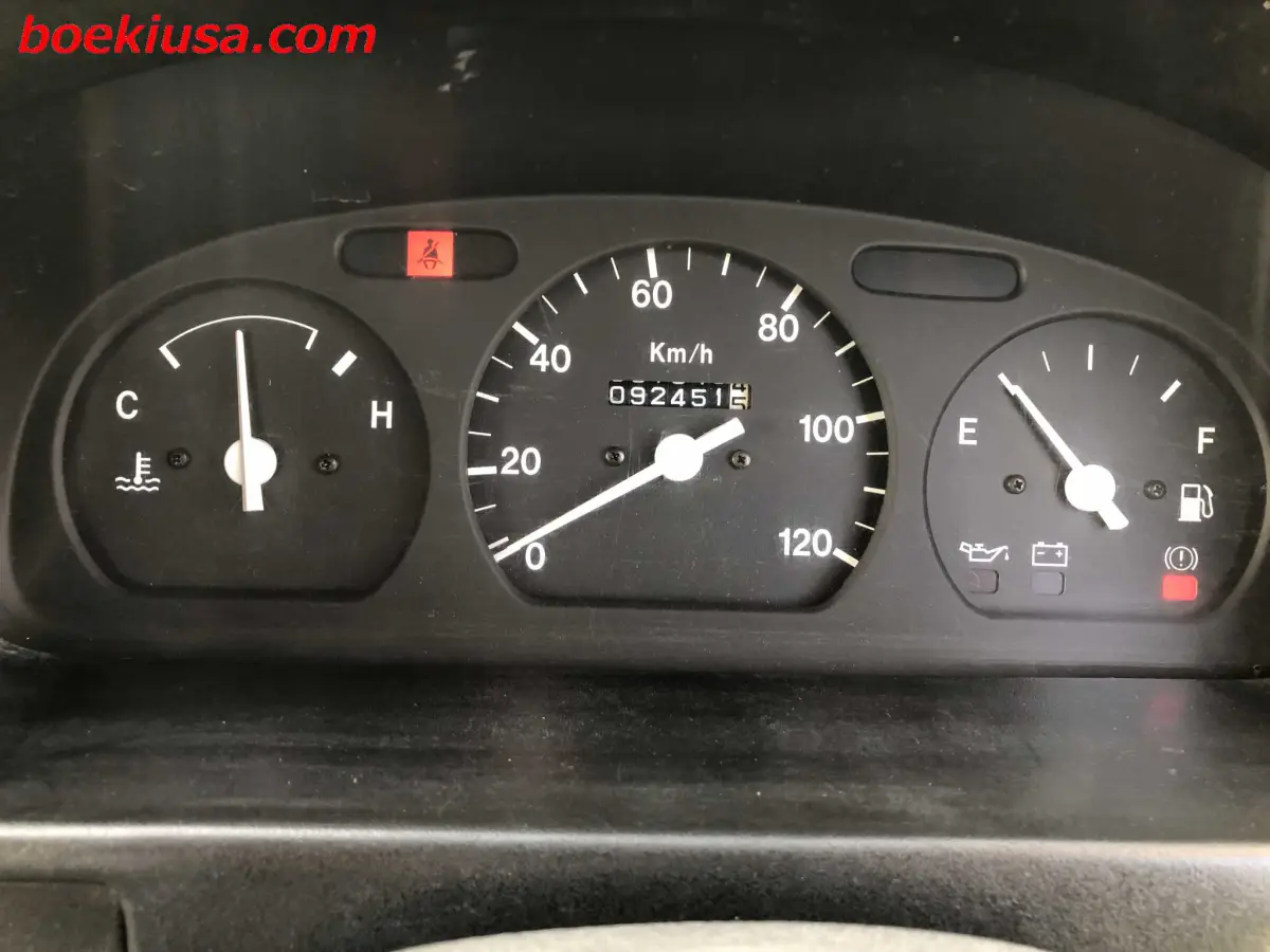 1998 Suzuki Carry 4x4, a white Kei Truck, for sale at Boeki USA in Paterson, NJ (photo 18 of 20)