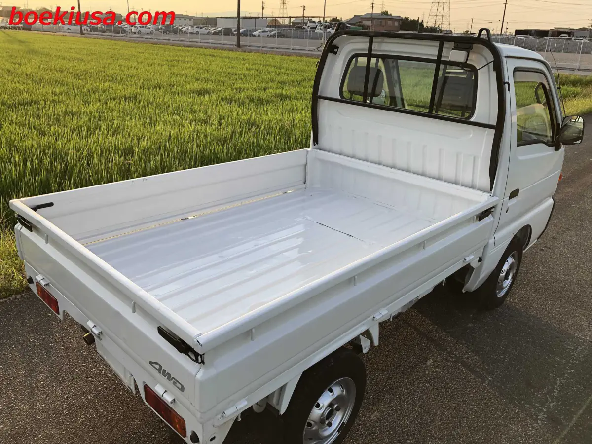 1998 Suzuki Carry 4x4, a white Kei Truck, for sale at Boeki USA in Paterson, NJ (photo 4 of 20)