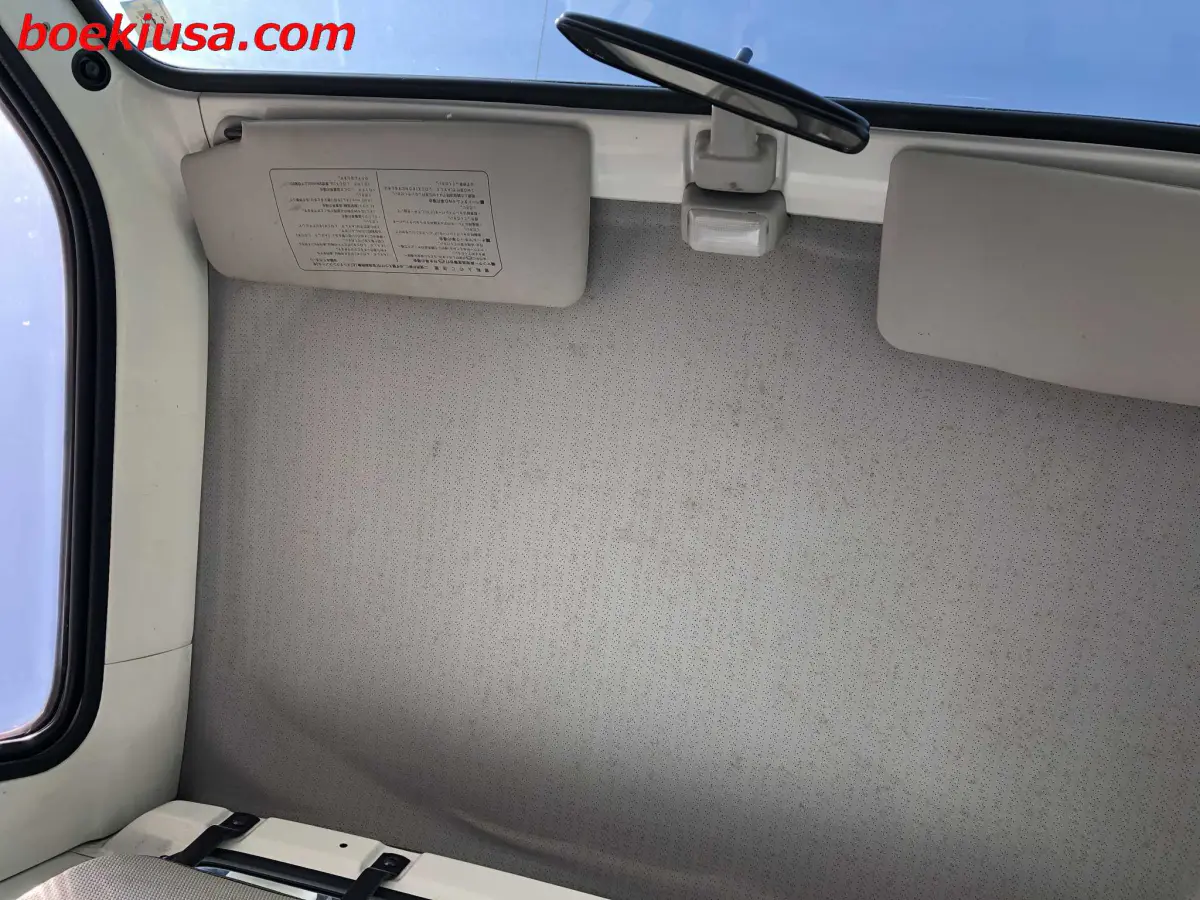 1998 Suzuki Carry 4x4, a white Kei Truck, for sale at Boeki USA in Paterson, NJ (photo 11 of 20)