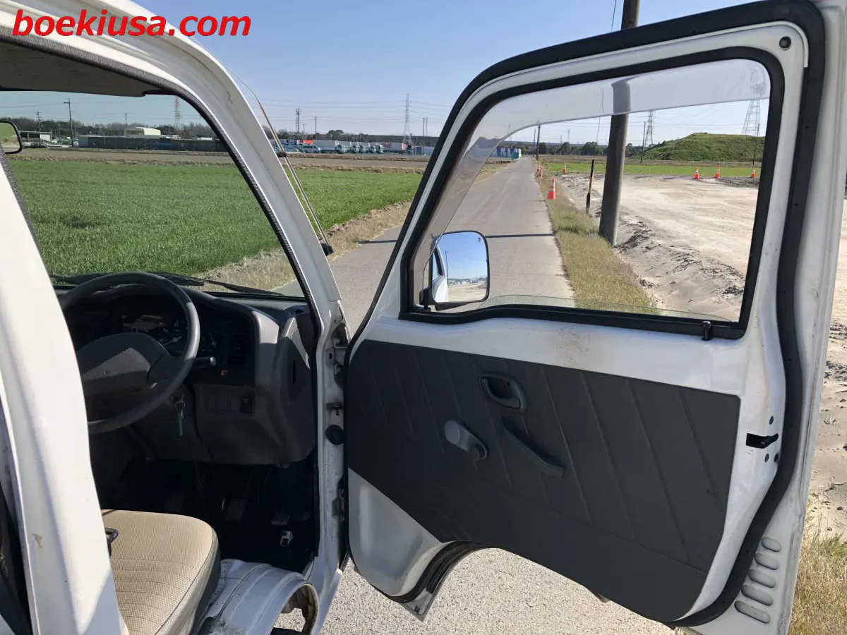 1998 Suzuki Carry 4x4, a white Kei Truck, for sale at Boeki USA in Paterson, NJ (photo 12 of 20)