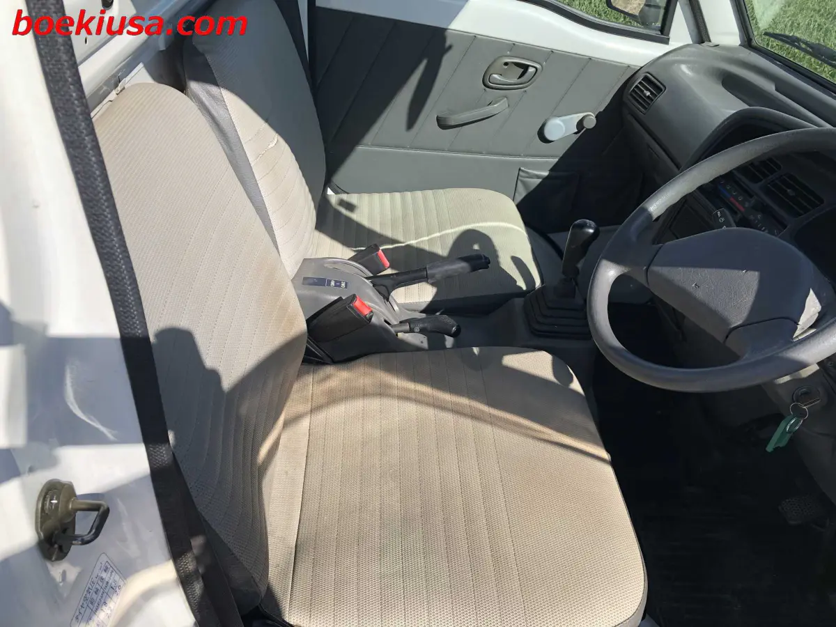 1998 Suzuki Carry 4x4, a white Kei Truck, for sale at Boeki USA in Paterson, NJ (photo 14 of 20)