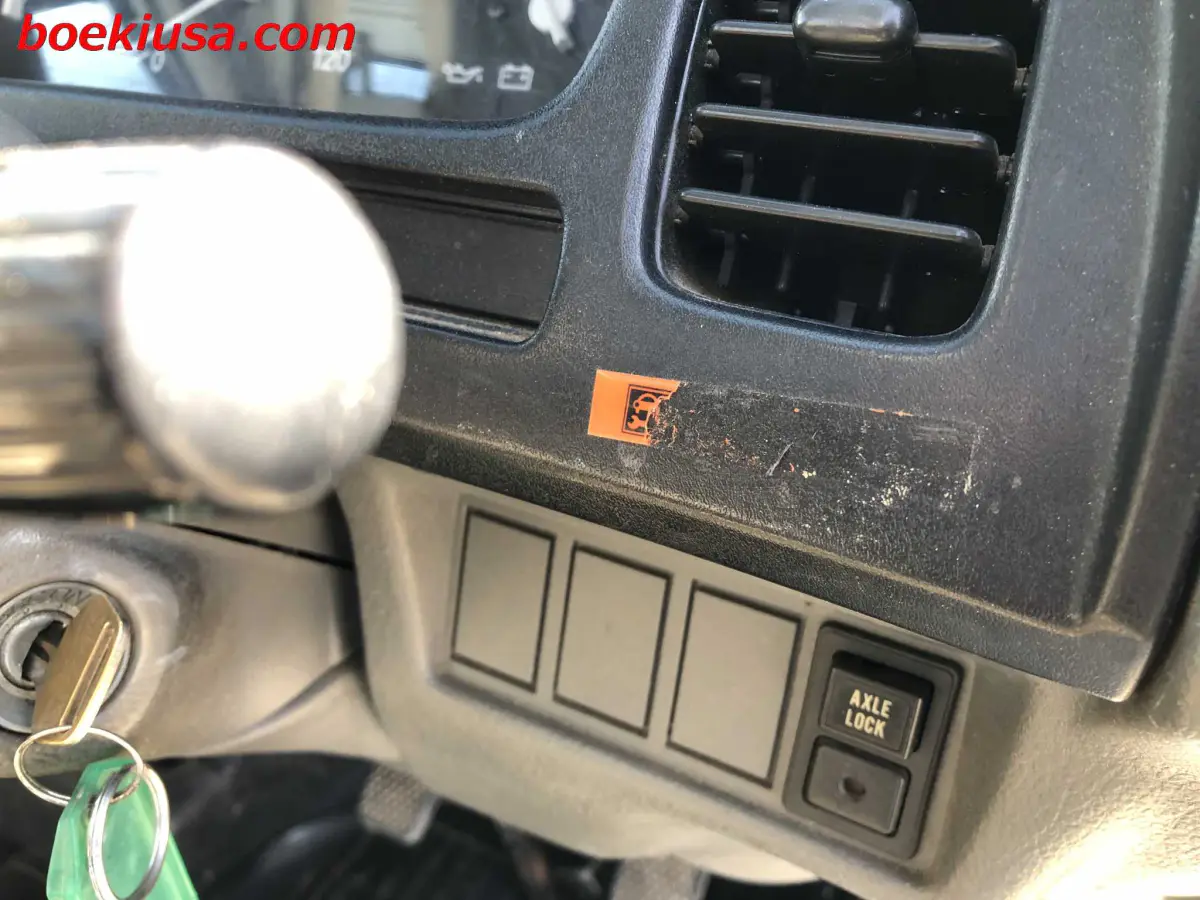 1998 Suzuki Carry 4x4, a white Kei Truck, for sale at Boeki USA in Paterson, NJ (photo 16 of 20)
