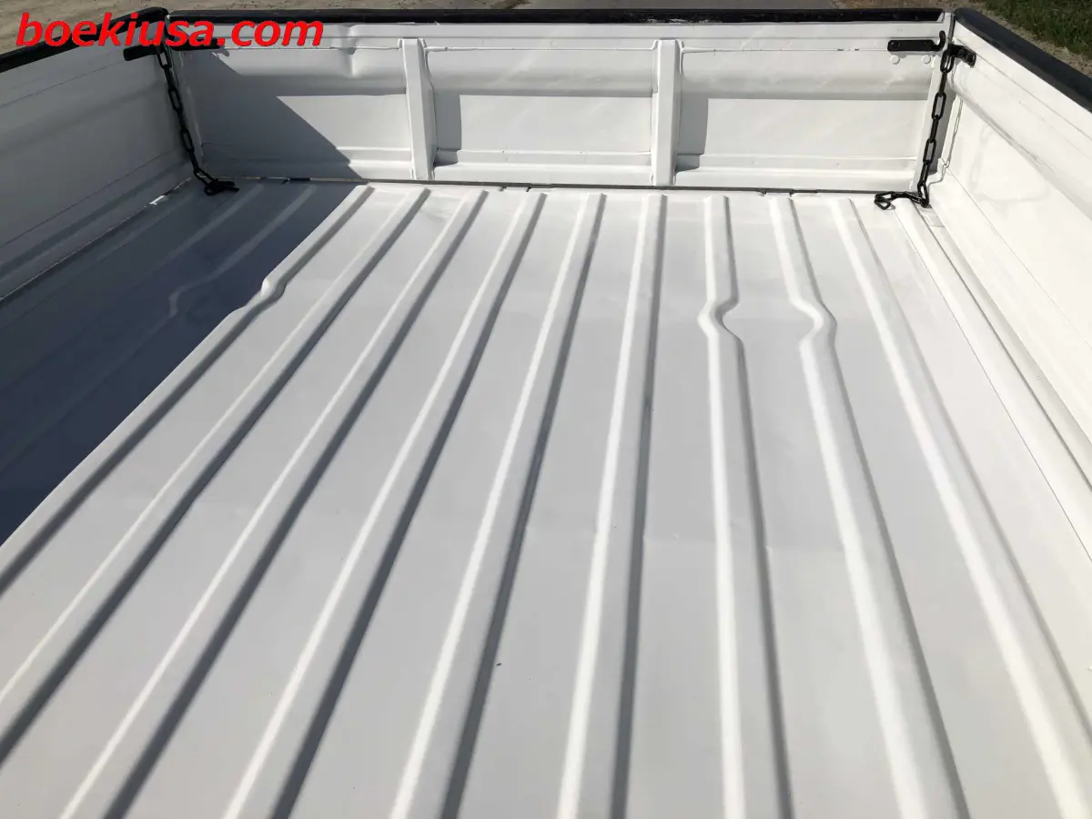 1998 Suzuki Carry 4x4, a white Kei Truck, for sale at Boeki USA in Paterson, NJ (photo 7 of 20)
