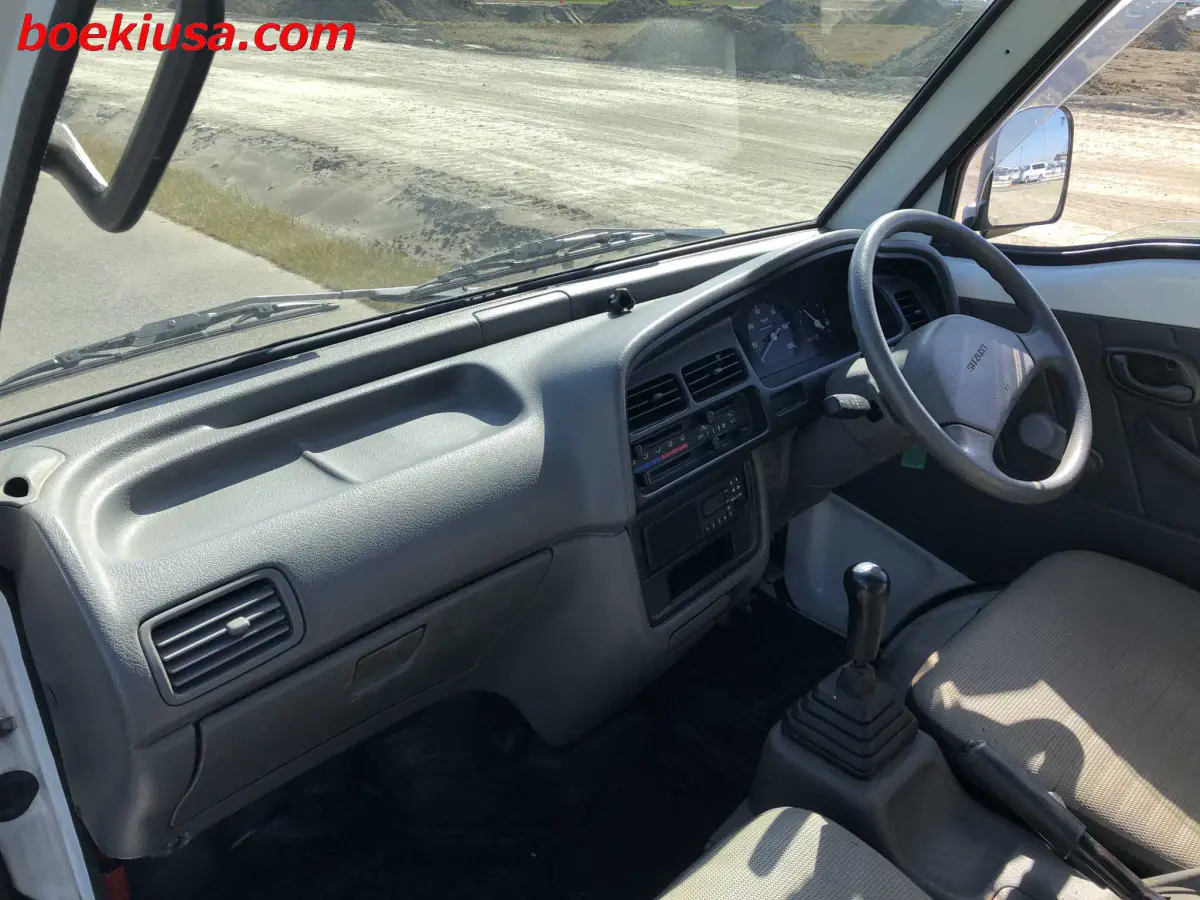 1998 Suzuki Carry 4x4, a white Kei Truck, for sale at Boeki USA in Paterson, NJ (photo 9 of 20)