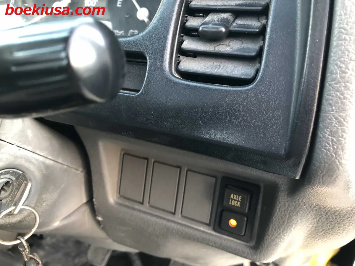 1998 Suzuki Carry 4x4, a yellow ii Kei Truck, for sale at Boeki USA in Paterson, NJ (photo 16 of 20)