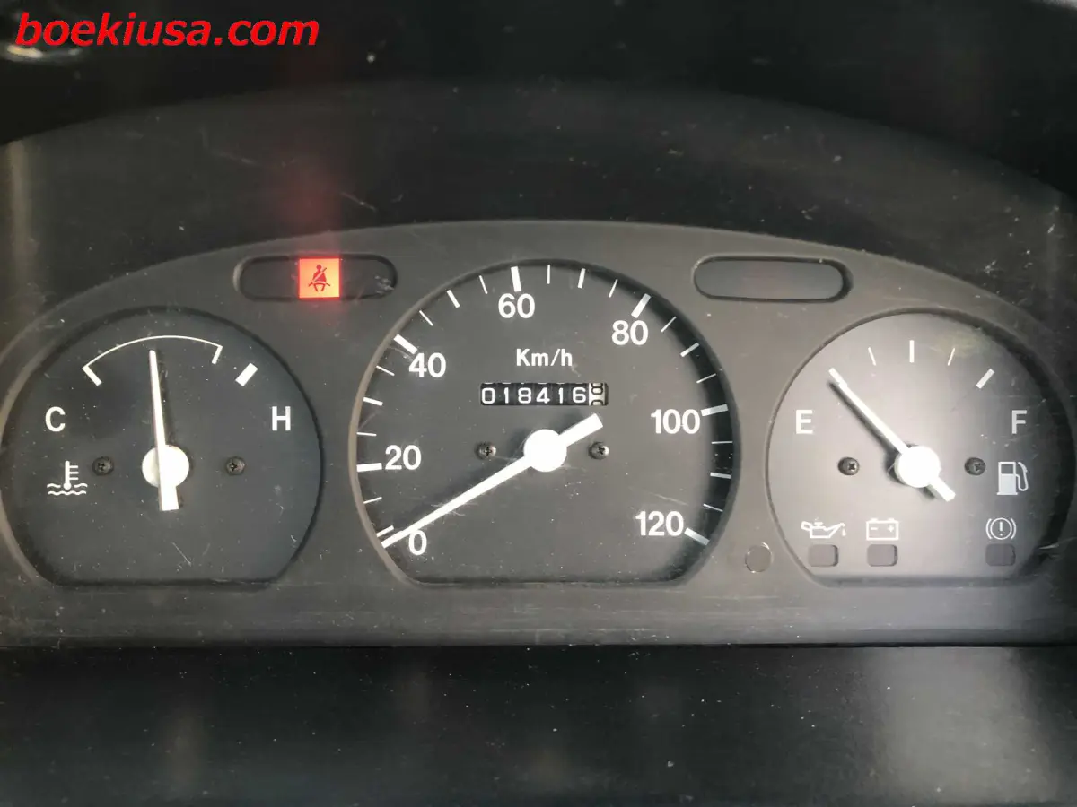 1998 Suzuki Carry 4x4, a yellow ii Kei Truck, for sale at Boeki USA in Paterson, NJ (photo 18 of 20)