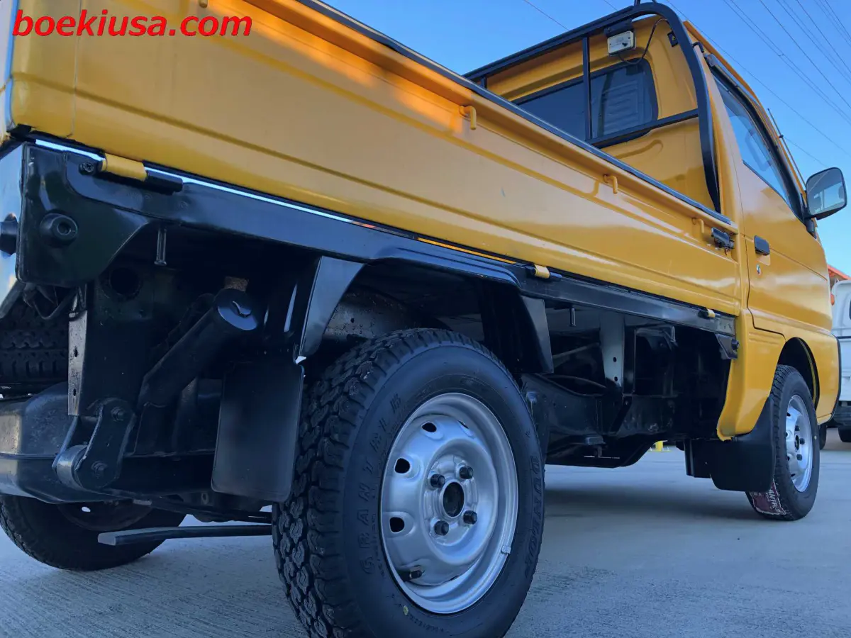 1998 Suzuki Carry 4x4, a yellow ii Kei Truck, for sale at Boeki USA in Paterson, NJ (photo 6 of 20)