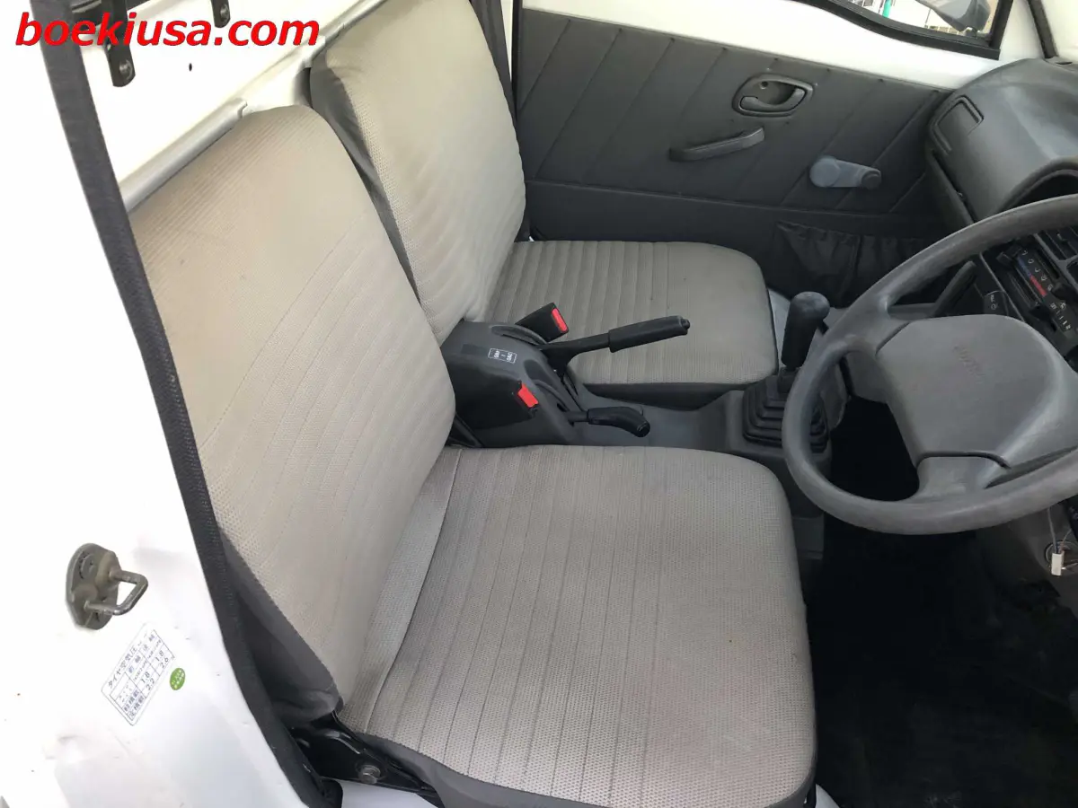 1998 Suzuki Carry 4x4, a white Kei Truck, for sale at Boeki USA in Paterson, NJ (photo 14 of 20)