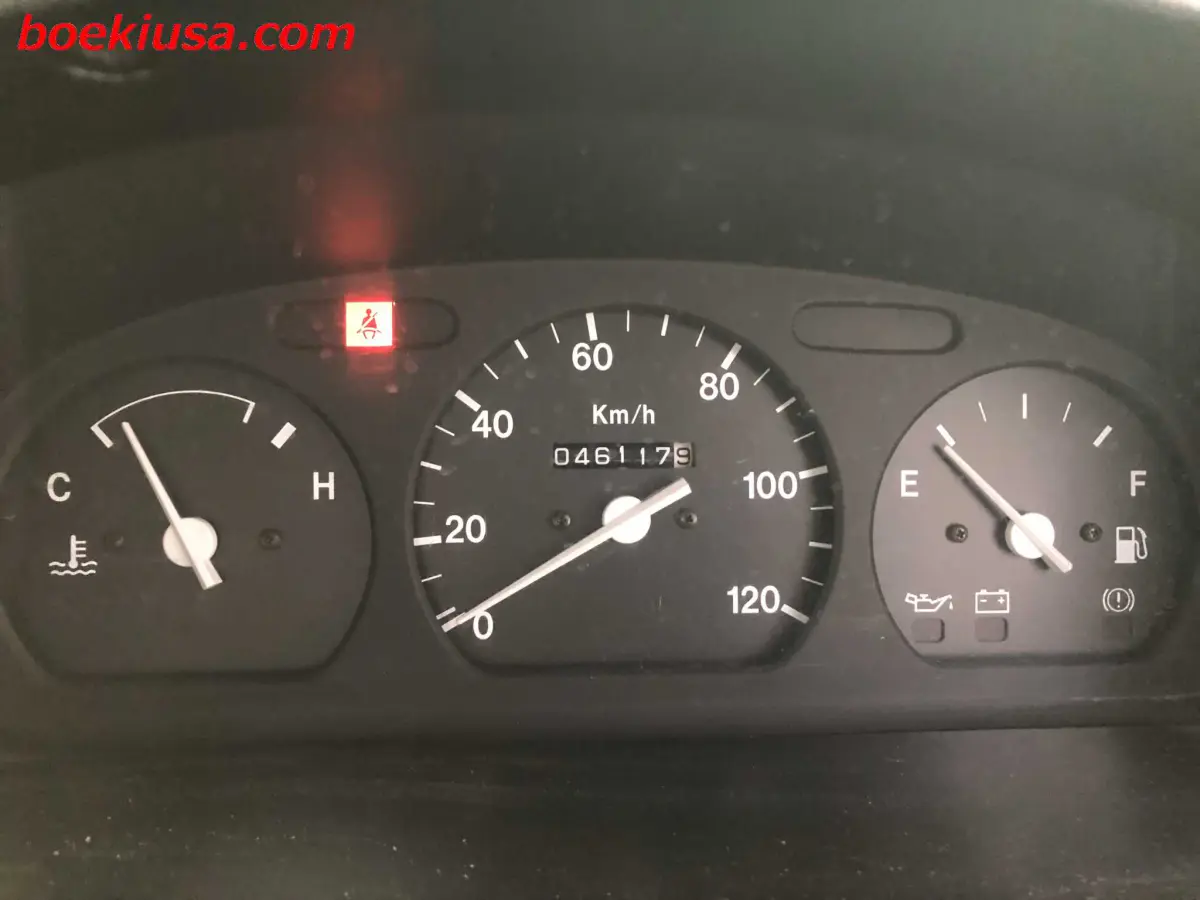 1998 Suzuki Carry 4x4, a white Kei Truck, for sale at Boeki USA in Paterson, NJ (photo 18 of 20)