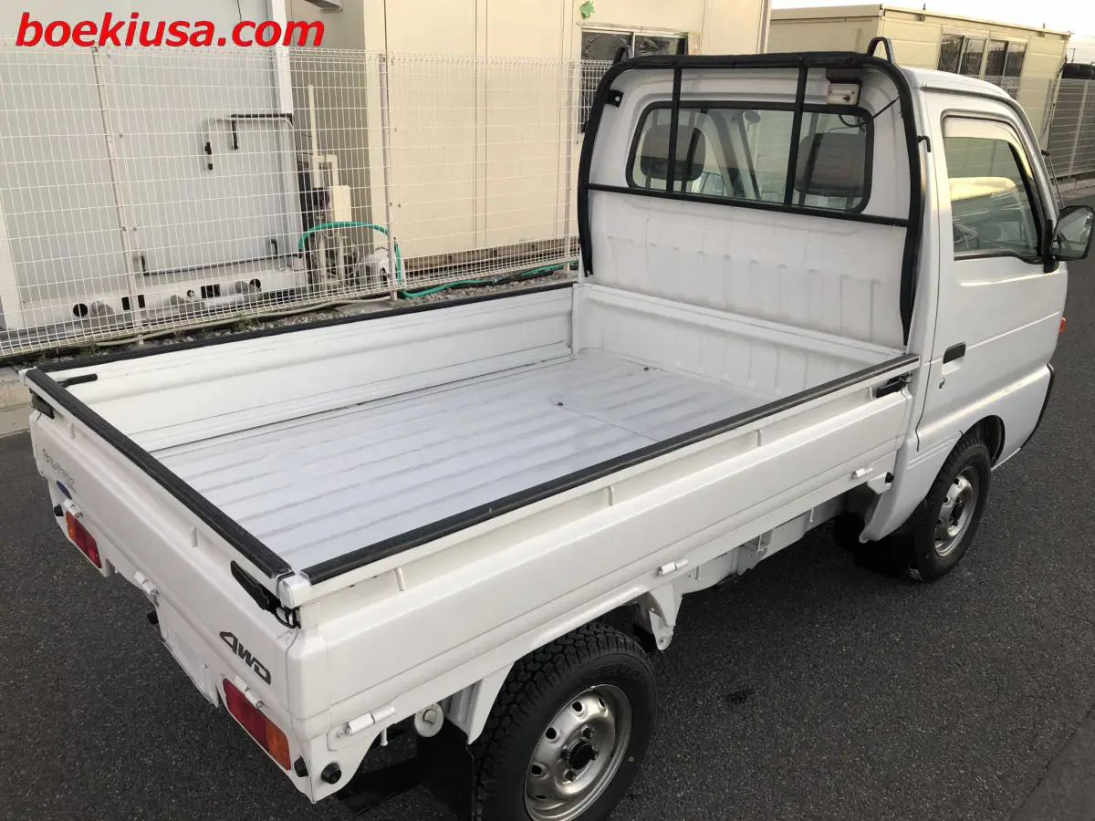 1998 Suzuki Carry 4x4, a white Kei Truck, for sale at Boeki USA in Paterson, NJ (photo 4 of 20)
