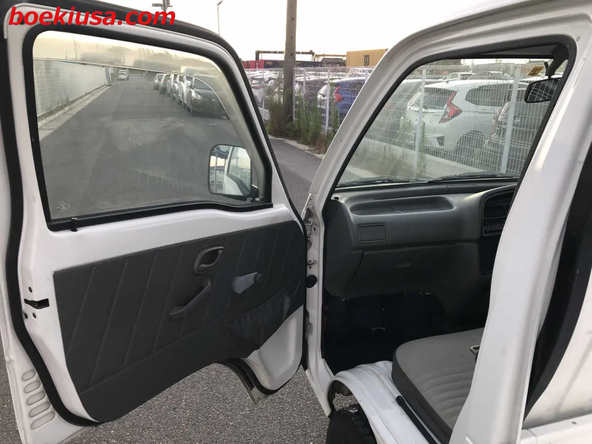 1998 Suzuki Carry 4x4, a white Kei Truck, for sale at Boeki USA in Paterson, NJ (photo 8 of 20)