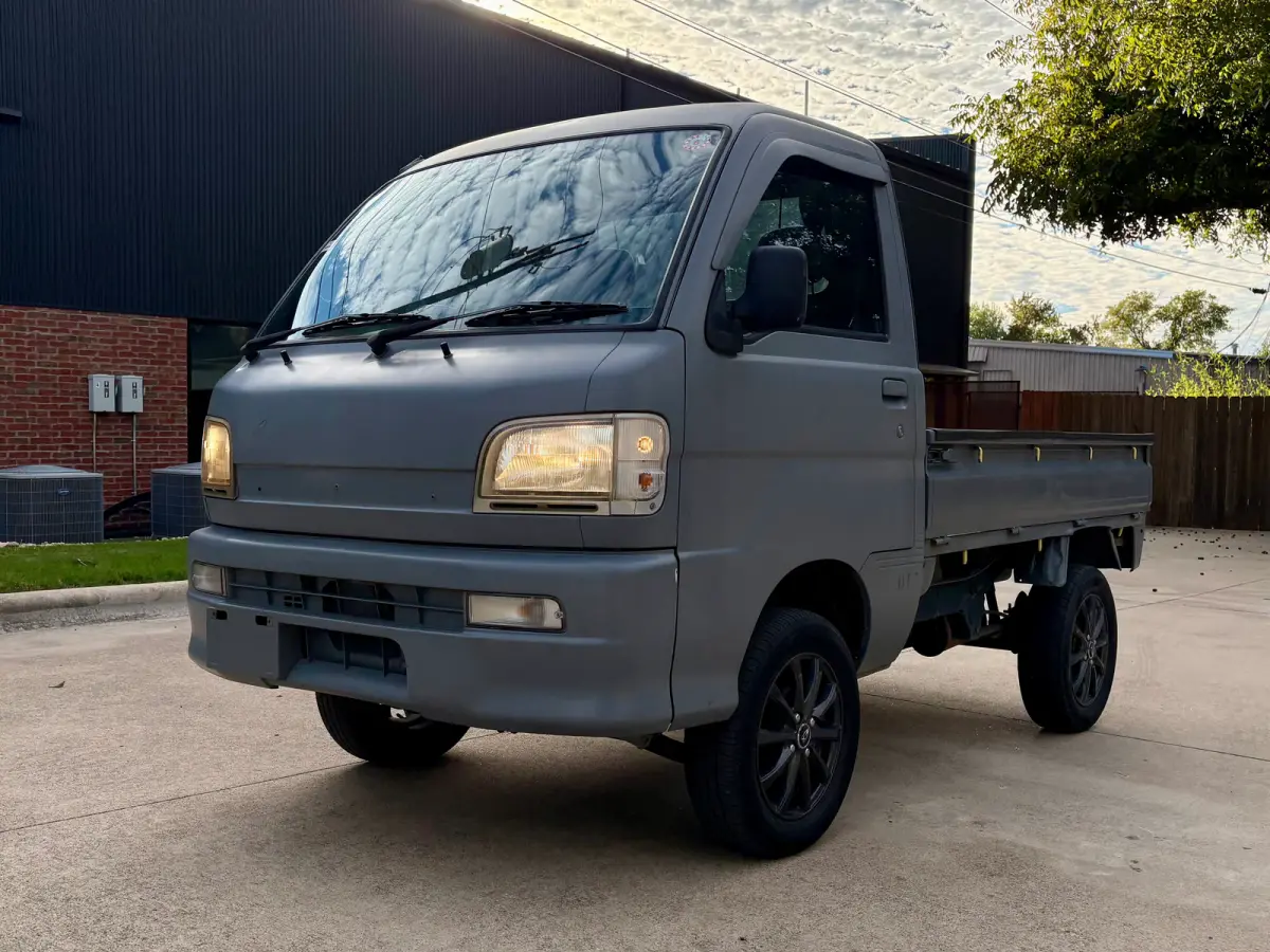 1999 Daihatsu Hijet, 2WD + AC, a Kei Truck, for sale at Sunshine Imports in Austin, TX (photo 2 of 13)