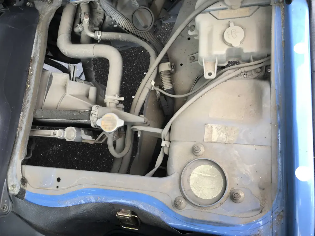 1999 Daihatsu Hijet, 2WD + AC, a Kei Truck, for sale at Sunshine Imports in Austin, TX (photo 3 of 13)