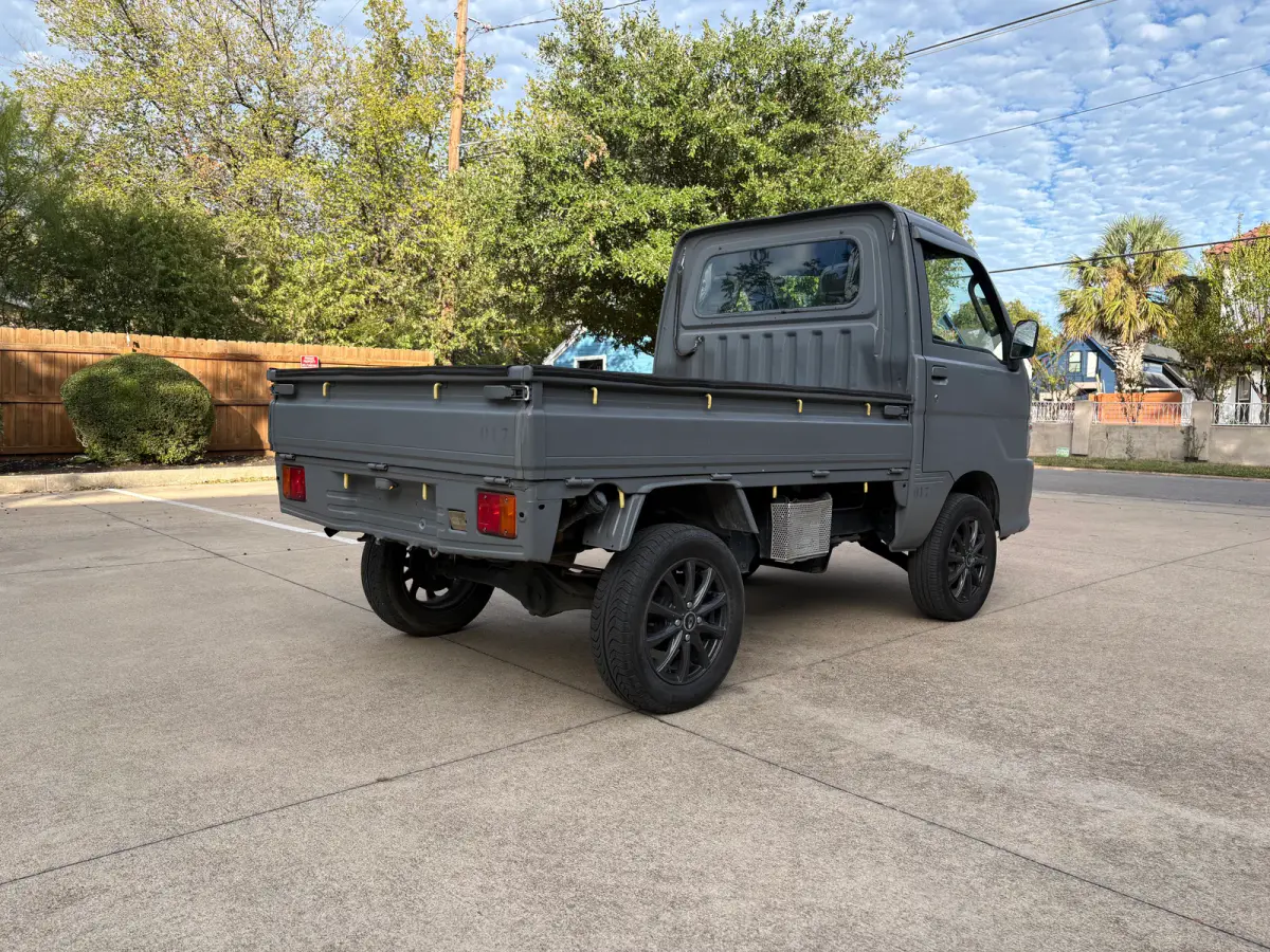 1999 Daihatsu Hijet, 2WD + AC, a Kei Truck, for sale at Sunshine Imports in Austin, TX (photo 5 of 13)