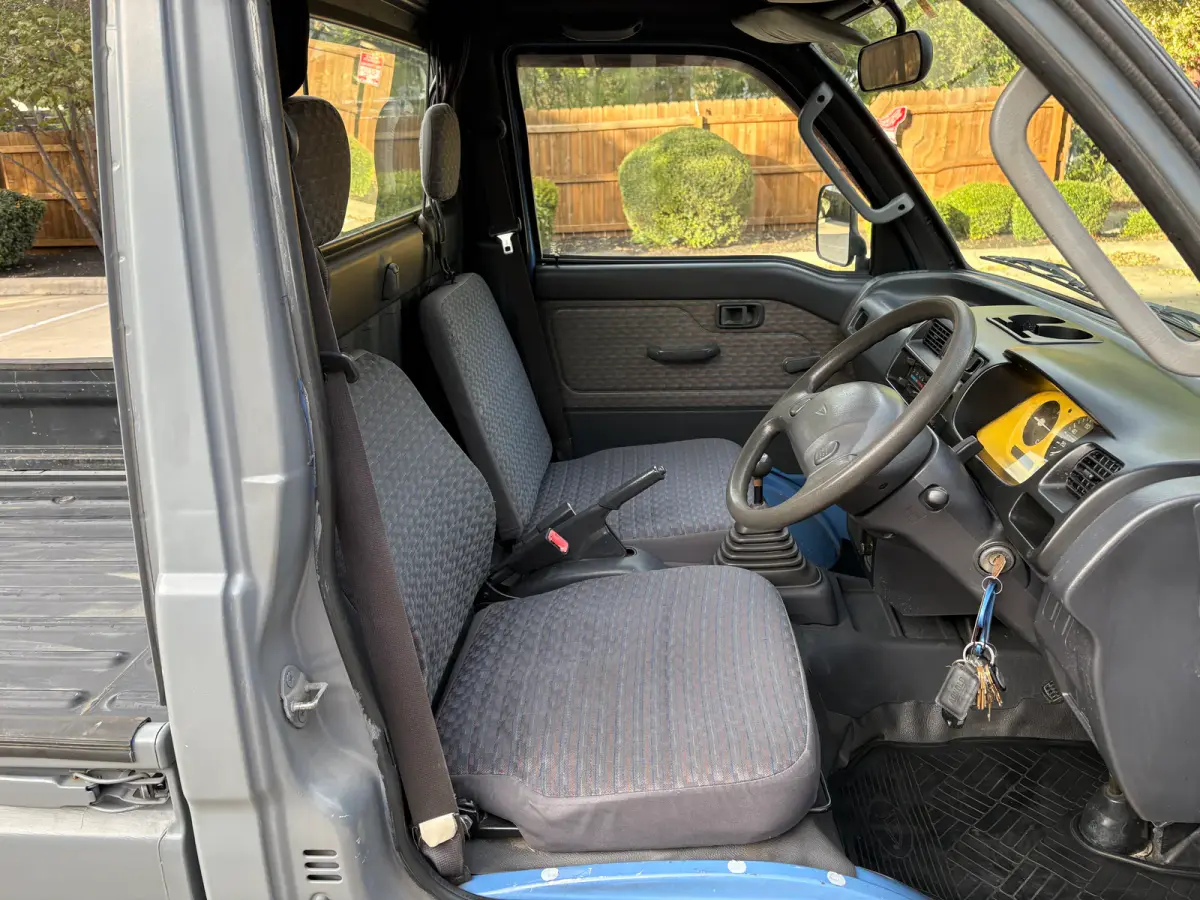 1999 Daihatsu Hijet, 2WD + AC, a Kei Truck, for sale at Sunshine Imports in Austin, TX (photo 7 of 13)