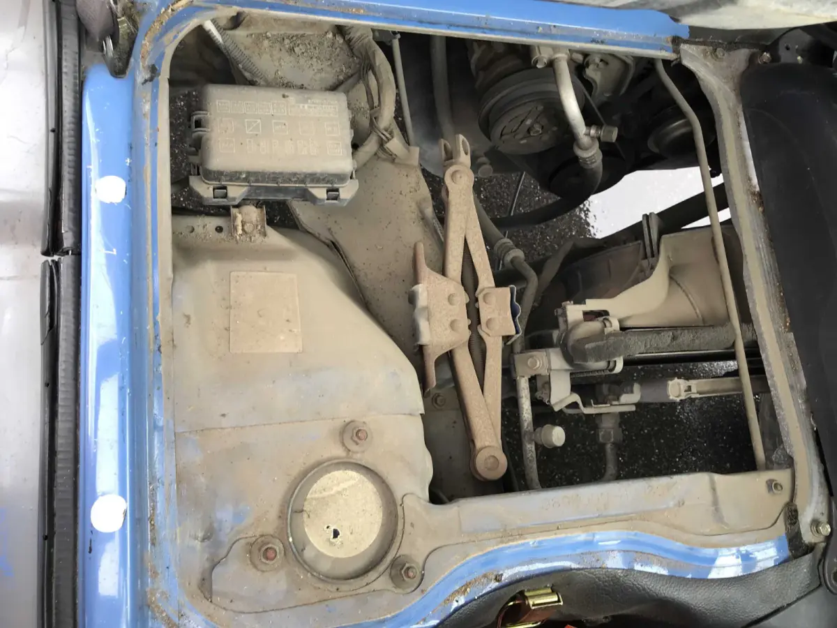1999 Daihatsu Hijet, 2WD + AC, a Kei Truck, for sale at Sunshine Imports in Austin, TX (photo 9 of 13)