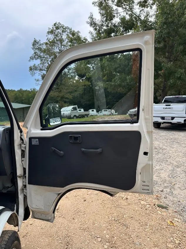 1999 Daihatsu Hijet 4WD, a white Kei Truck, for sale at Mayberry Mini Trucks in Mount Airy, NC (photo 16 of 20)