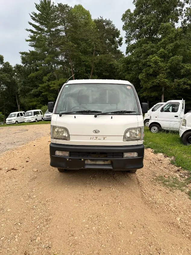 1999 Daihatsu Hijet 4WD, a white Kei Truck, for sale at Mayberry Mini Trucks in Mount Airy, NC (photo 4 of 20)