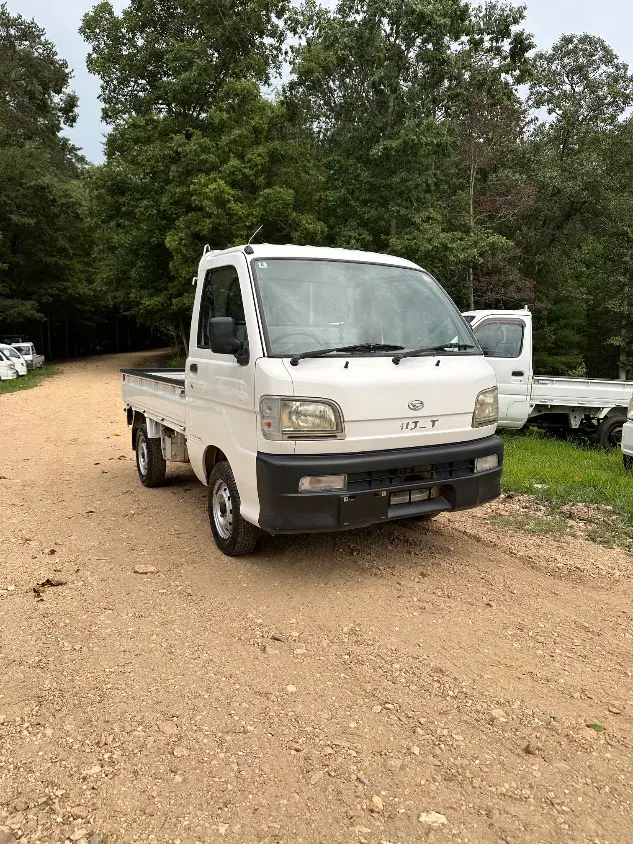 1999 Daihatsu Hijet 4WD, a white Kei Truck, for sale at Mayberry Mini Trucks in Mount Airy, NC (photo 5 of 20)