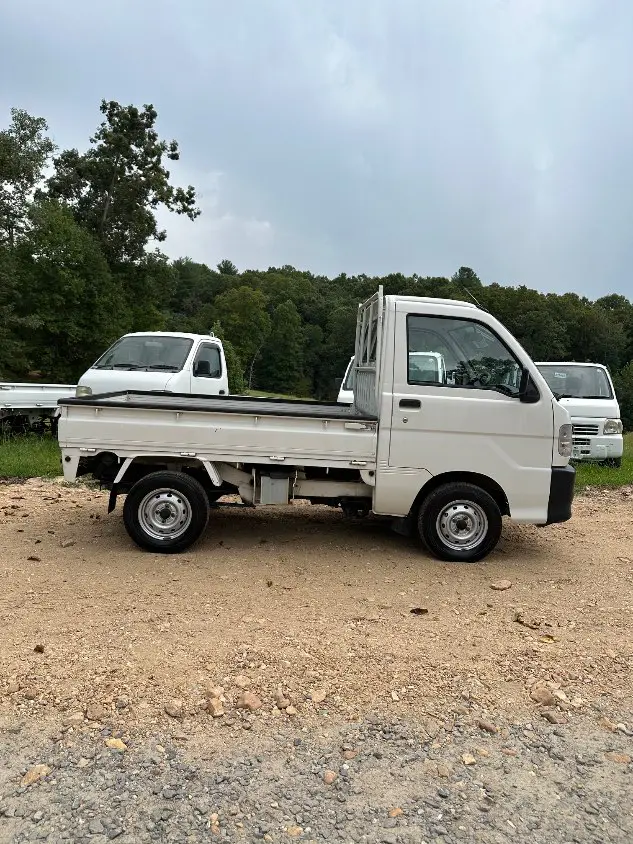 1999 Daihatsu Hijet 4WD, a white Kei Truck, for sale at Mayberry Mini Trucks in Mount Airy, NC (photo 6 of 20)